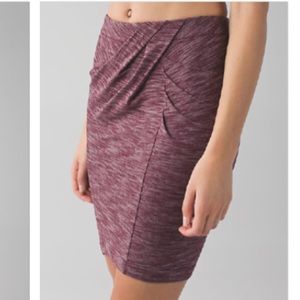 lululemon | &go where to skirt bordeaux drama (4)